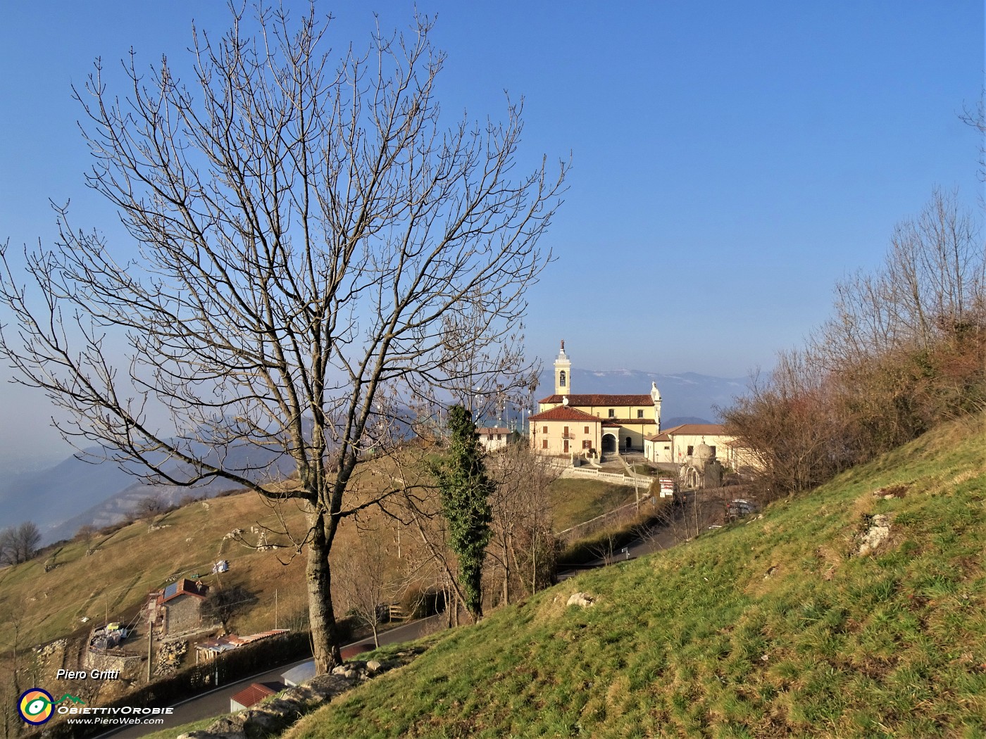 11 Partenza da S. Antonio Abbandonato sul sent. 505 per il Monte Zucco.JPG